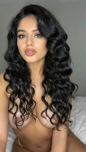 indian 25yo beauty black wavy hair, savage
