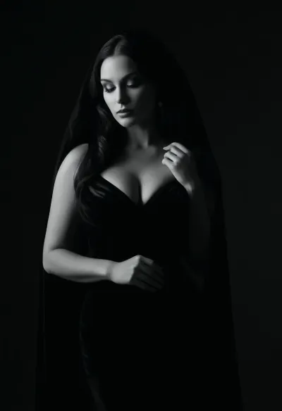 Whispers en las sombras: una nocturna de poise y elegancia